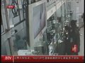 视频：劫匪劫持孕妇抢银行7万 数分钟后被擒