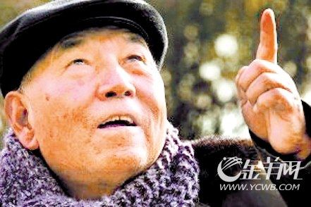 陕西82岁亿万富翁送每户村民一套房