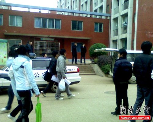 湖南工业职院一男生公寓用背包带自缢身亡