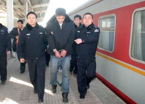 男子刀杀<em>同居</em>女友<em>母女</em>后换乘6辆出租车逃亡_