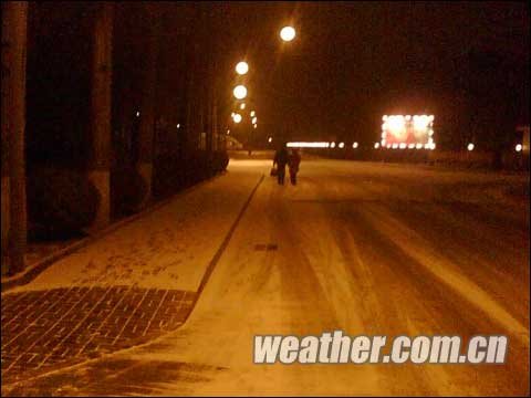 北京今年第一场雪悄然飘落 夜间仍有雪(图)