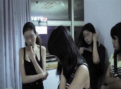 48名妙龄“主播小姐”分成3班，24小时进行视频色情表演