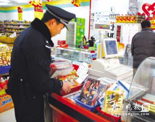 超市卖黄碟接受特殊片预定 店主称被逼(图)