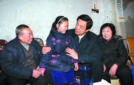 薄熙来：干部不能整天围着富人转 疏远困难群众