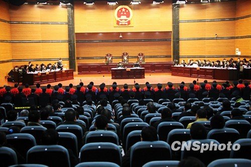 重庆龚刚模涉黑案开审 被控非法持有军用枪支