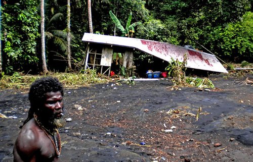 组图:所罗门群岛强烈地震引发海啸