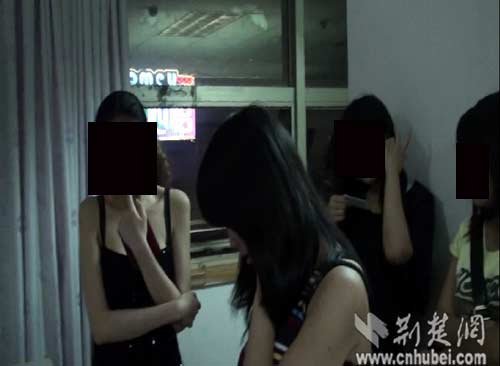 80后办裸聊网吸金千万受审 曾捧红 老鼠爱大米