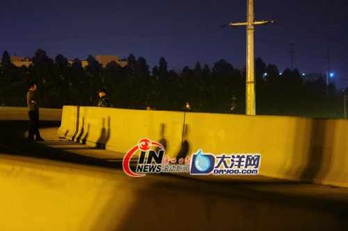 广州一男子劫女子欲跳桥 警民合力救出人质