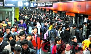 广州地铁三号线增开空车仍无法缓解拥堵(图)