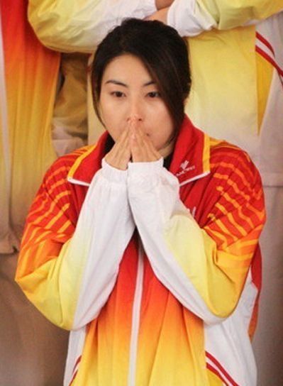 郭晶晶手捧25万“直哆嗦” 宋祖英将成陪衬_新闻_腾讯网