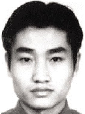 犯罪嫌疑人张瑞峰,男,绰号:张嘎子,户口所在地:江苏省邳州市铁富镇镇北村北冯场1组1235号,现住址:重庆市江北区南桥人家花园8号7-1,身份证号码:320325197910022517。通缉罪名:涉嫌寻衅滋事罪、强迫交易罪