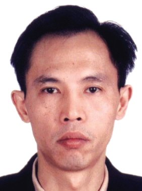 犯罪嫌疑人钟大荣,男,1966年6月9日出生,户籍地重庆市渝中区守备街17号4-5,身高1.58米左右,留长发,重庆口音。身份证号码:510202196606094138。通缉罪名:涉嫌制造毒品罪