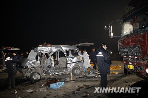 组图:西安发生交通事故造成6死1伤