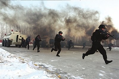 雪豹突击队训练应对列车遭恐怖袭击(组图) - 帕