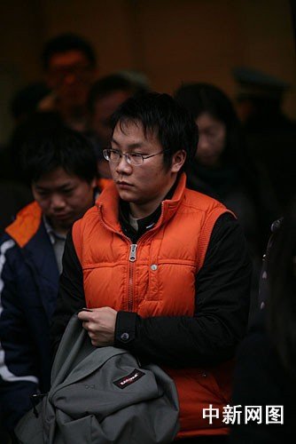 组图:考场外的喜怒哀乐