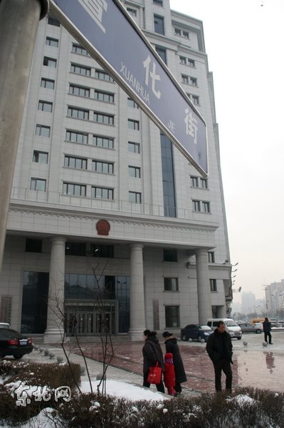 政府门前步道板太滑 政府网站回复&ldquo;绕着走&rdquo;