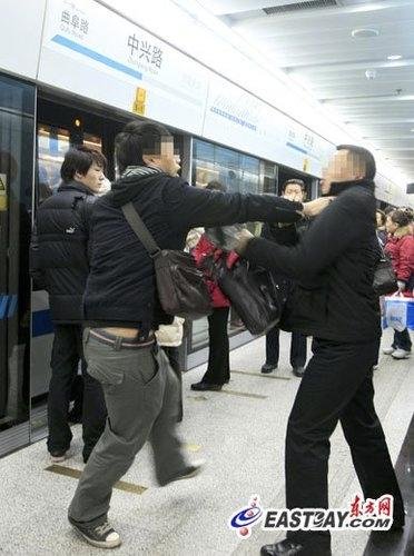 上海地铁8号线再次发生故障 乘客起冲突(图)