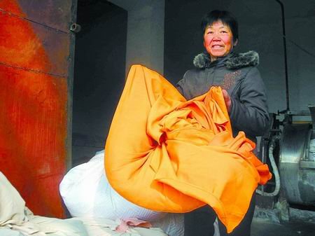 農(nóng)婦帶著盲婆婆改嫁成為“感動中國”候選人