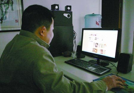 男子沉迷黄网失业毁容 检举百家成人网站(图)