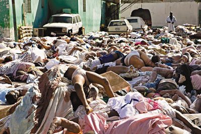 海地灾民用尸体堆成路障 抗议救灾进度缓慢