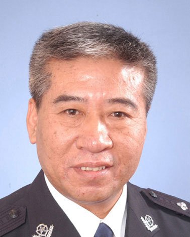 郭宝山，男，60岁，公安部国际合作局副局长； 