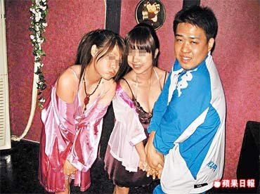 台湾一连长率5名士官到<em>酒吧</em>狂欢参加<em>睡衣派对</em>
