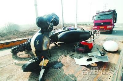 ·渣土车顶风作案又惹祸