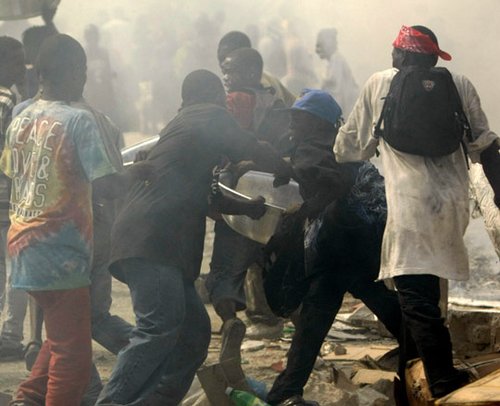 组图:海地治安情况堪忧 抢劫事件频发