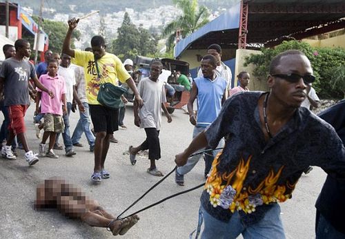 海地:抢劫者被当街裸体鞭打处死