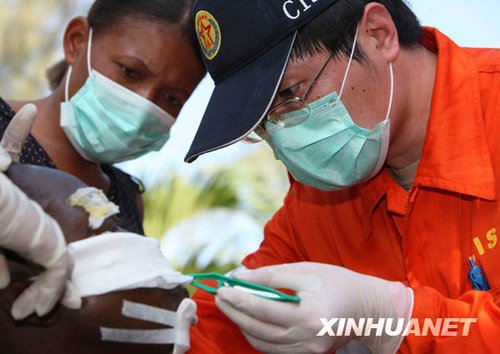 中国救援队在太子港继续医疗服务