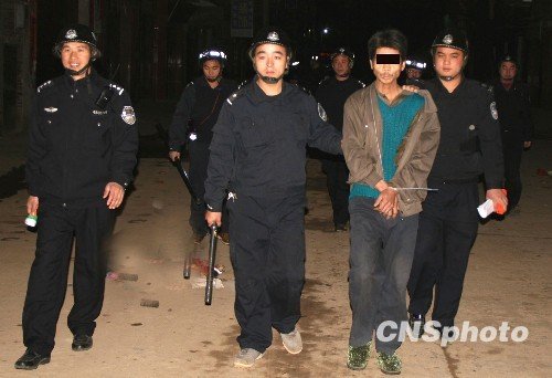 图:广西警方缉拿土炮聚众斗殴案件案犯