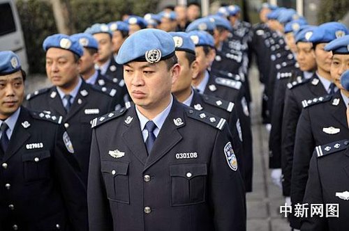 组图:昔日维和警察送别战友