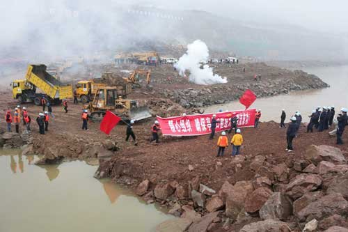 四川嘉陵江亭子口水利枢纽工程成功截流