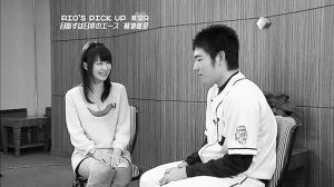 深圳晚报女主播超短热裤采访被炮轰图