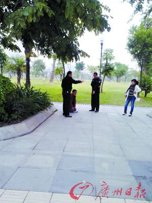 男子当街对女白领露阴 律师称不构成犯罪(图)