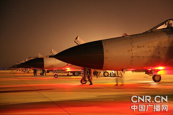 高清图:南航歼八f战机部队新飞行员成功单飞|高