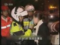 视频：拒酒测扇交警耳光 香港嚣张酒驾女被捕