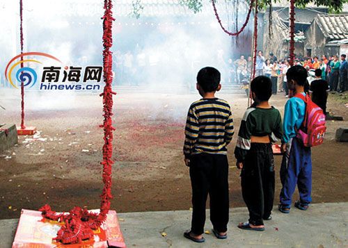 三亚人过年5步曲:<em>姑爷拜年</em>须买鞭炮(组图)_新闻