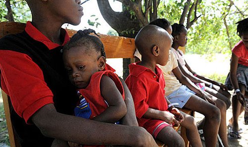 10名涉嫌贩卖海地儿童的美国人将面临起诉