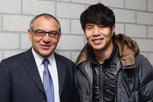 蒿俊闵正式签约沙尔克04 立志为中国球员正名
