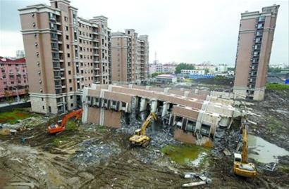上海倒楼建设方称施工阶段只担次要责任