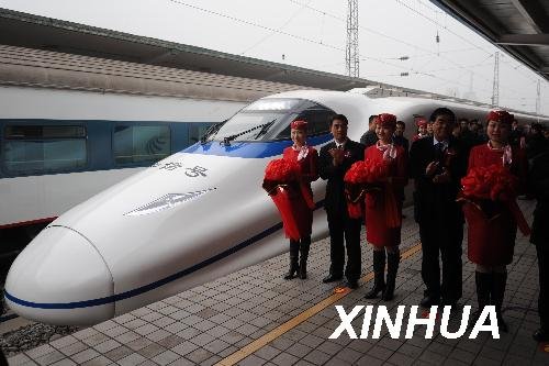 中国中西部第一条高速铁路正式投入运营