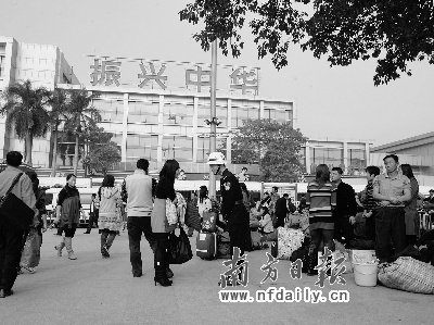 组图:广州火车站十年影像纪录