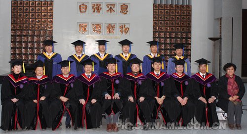我国首批航天员被清华大学授予工程硕士学位