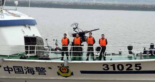 海警队员进行船只航行测试。摄影：赵昀/CFP
