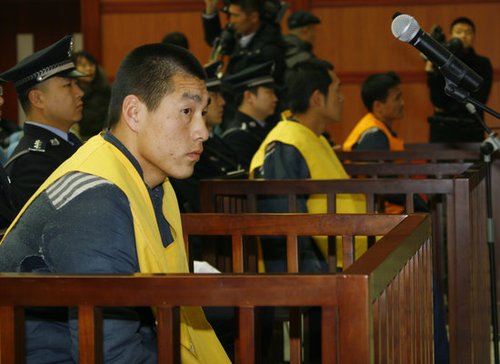 呼和浩特越狱袭警案被告人乔海强,董佳继,李洪斌出庭受审.