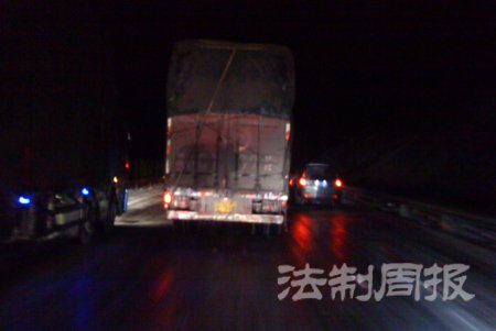 京珠高速湖北段道路堵塞严重 千余车被堵(图)