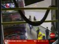 视频：香港两巴士追尾 21人受伤