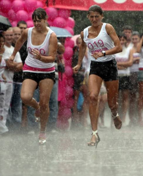 组图:<em>白俄罗斯美女</em>为高跟鞋疯狂_新闻_腾讯网