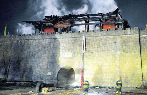 千年古城正定南城门被烧毁 放烟花或孔明灯所致